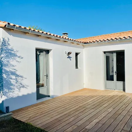 Holiday home Maison Familiale, A 100 Metres Plage. La Couarde-sur-Mer